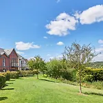 Ξενοδοχείο με διαμερίσματα Village Pierre & Normandy Garden
