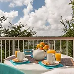 Ξενοδοχείο με διαμερίσματα Village Pierre & Normandy Garden 3*