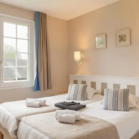 Appart hôtel Village Pierre & Normandy Garden 3*