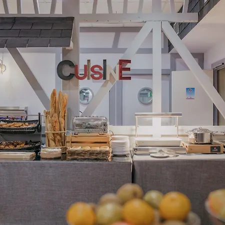 Apart Otel Village Pierre & Normandy Garden Branville