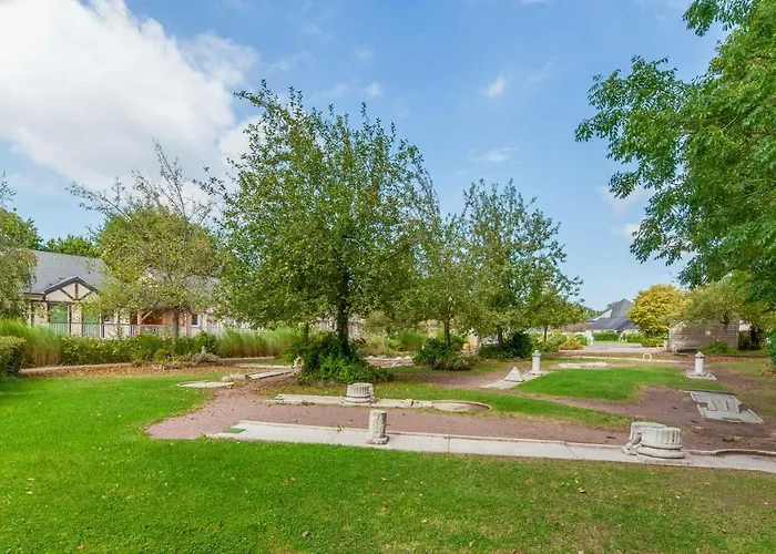 Village Pierre & Normandy Garden 3* Бранвиль