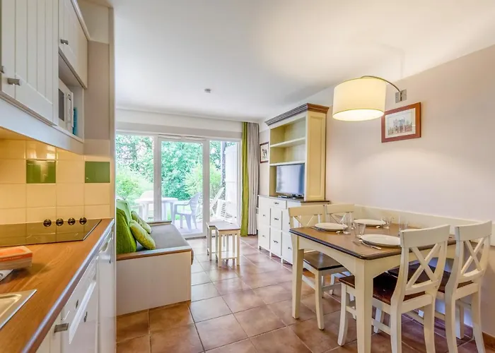 Village Pierre & Normandy Garden Branville