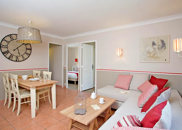 Village Pierre & Normandy Garden Branville