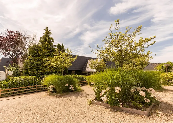 Village Pierre & Normandy Garden Branville