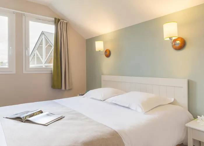 Village Pierre & Normandy Garden Branville