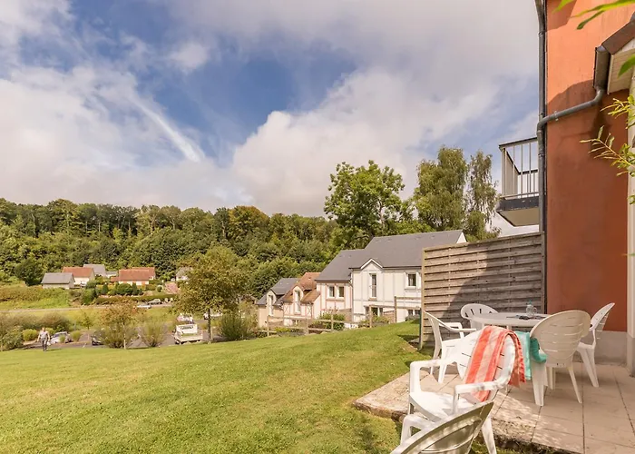 Village Pierre & Normandy Garden Branville