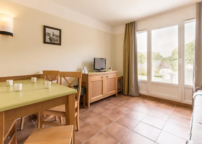 Village Pierre & Normandy Garden Branville